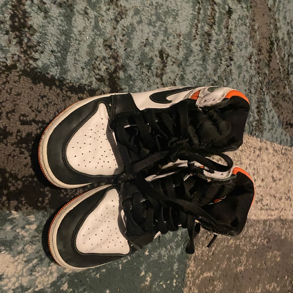 Nike sneakers size 4 boys